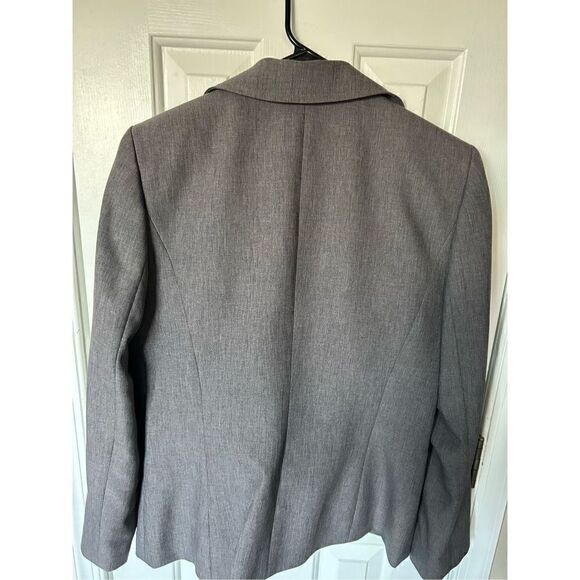 Tahari gray suit size 12 - Picture 2 of 4